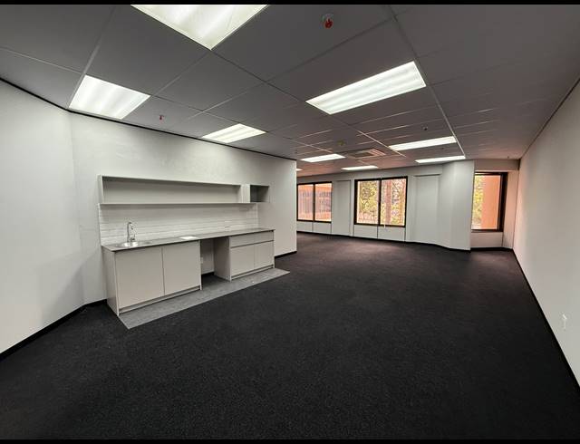 108M² OFFICE TO LET IN PARKTOWN